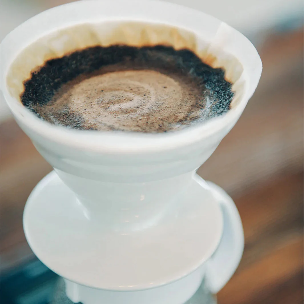 HARIO V60‑02 Ceramic Dripper Set - Image 4